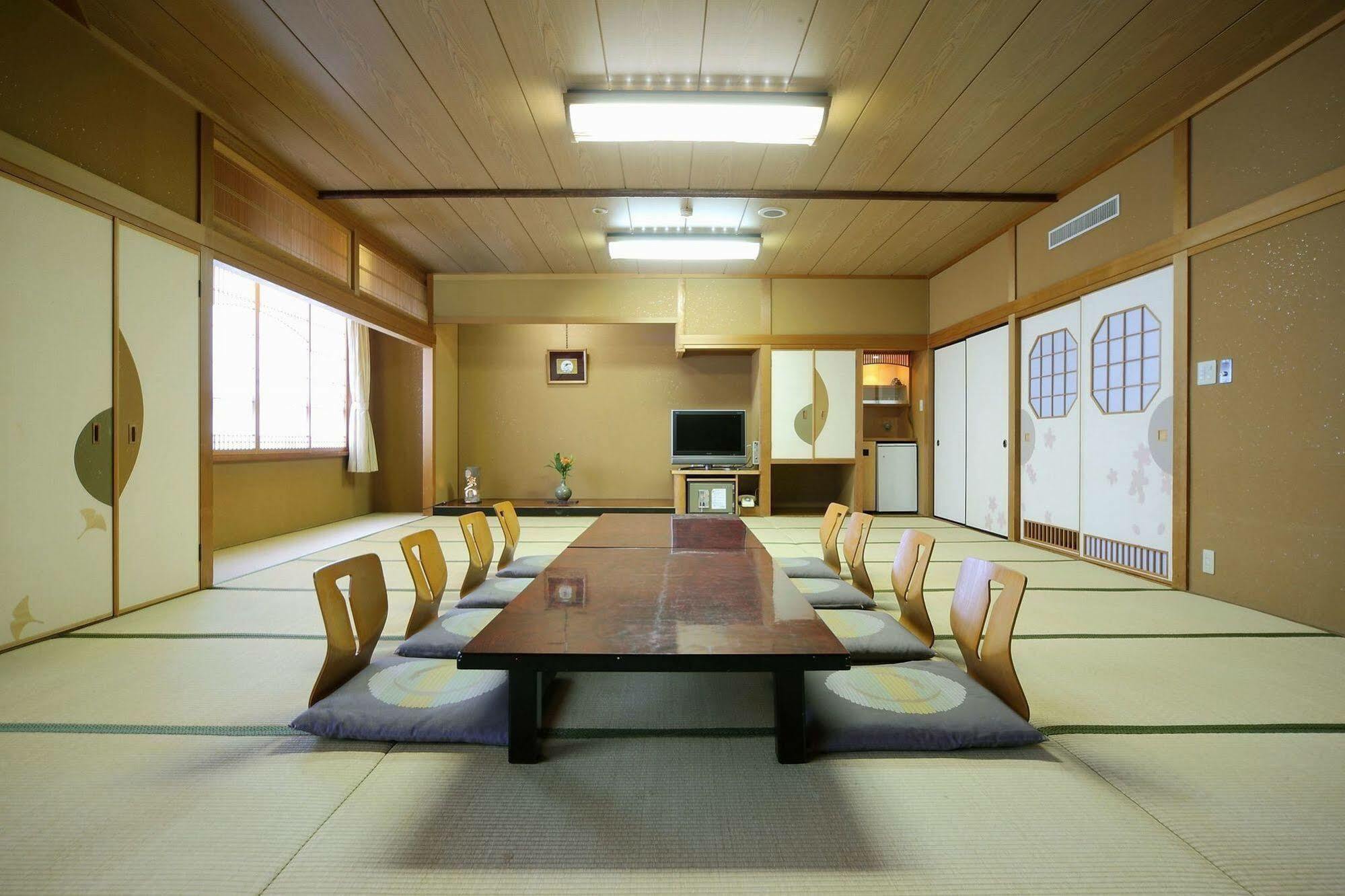 Hotel Awara Onsen Hot Spring Koubou Gurabaatei Exterior foto