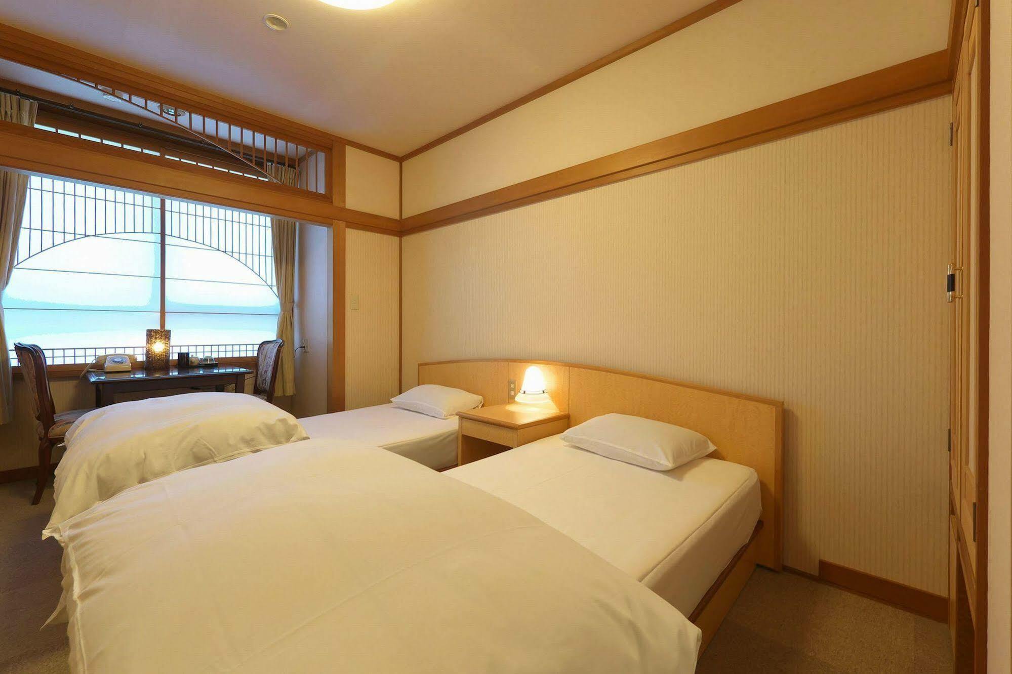 Hotel Awara Onsen Hot Spring Koubou Gurabaatei Exterior foto