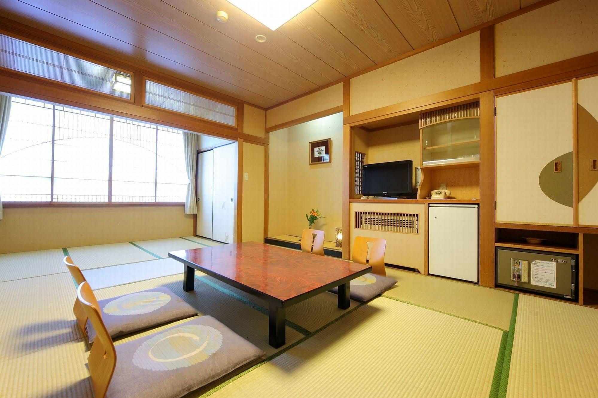 Hotel Awara Onsen Hot Spring Koubou Gurabaatei Exterior foto