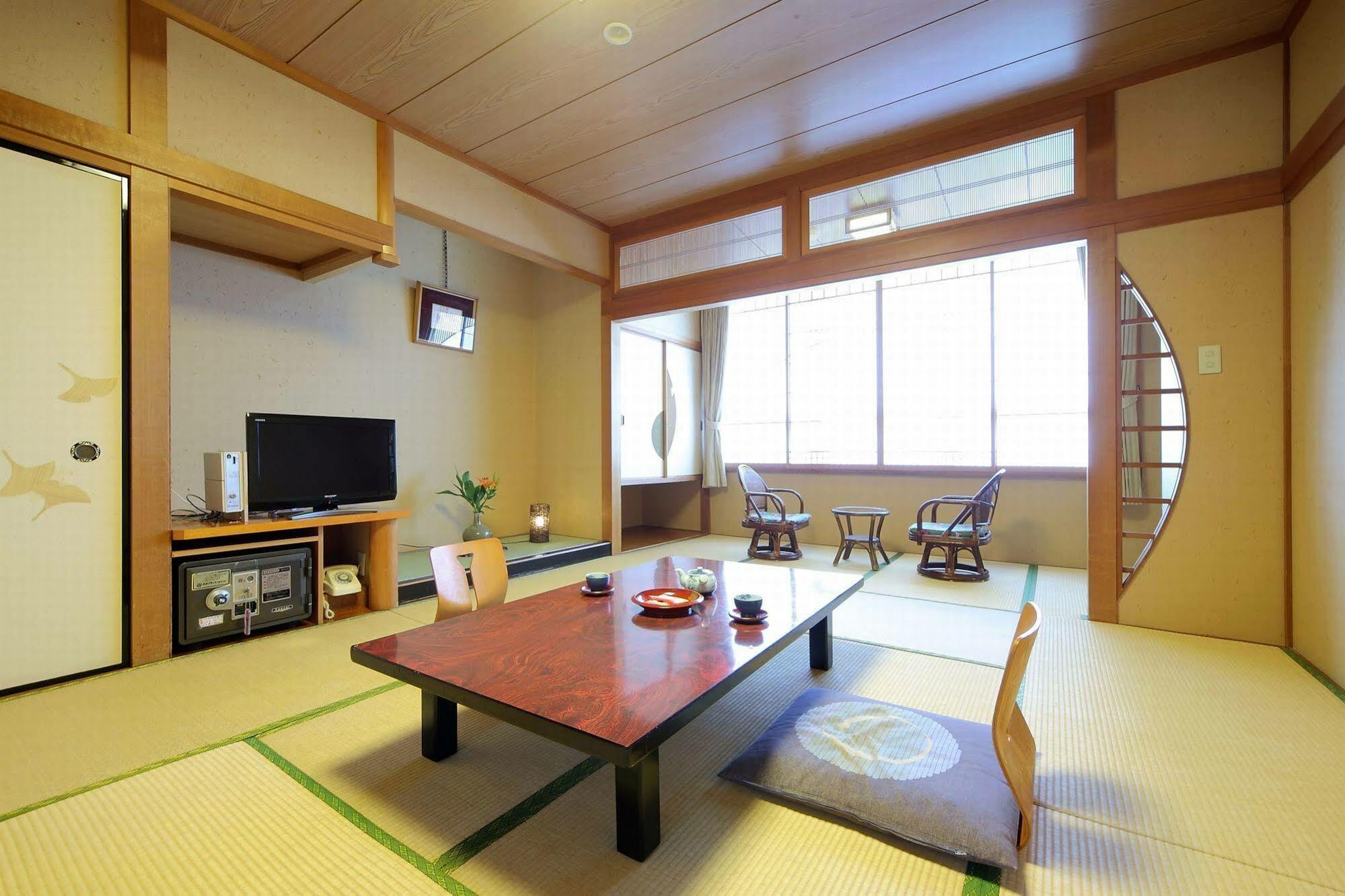 Hotel Awara Onsen Hot Spring Koubou Gurabaatei Exterior foto